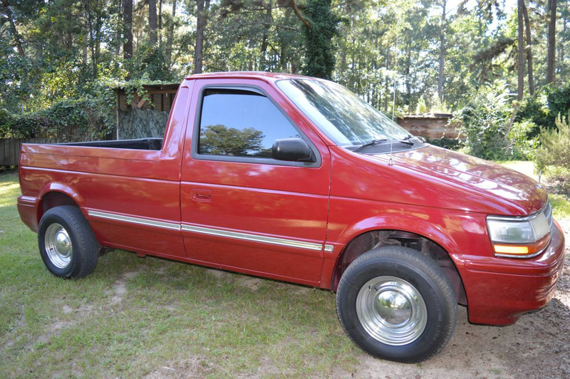 Illustration for article titled At $4,500, Would You Consider Picking Up This Custom 1991 Plymouth Voyager?
